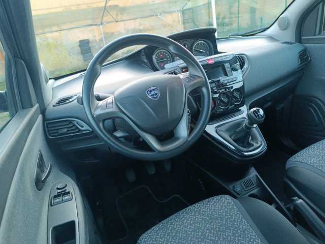 Lancia Ypsilon 1.2l - Grigio scuro