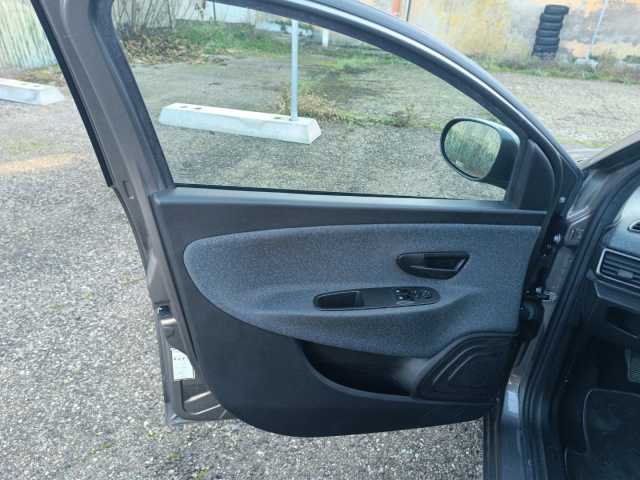 Lancia Ypsilon 1.2l - Grigio scuro