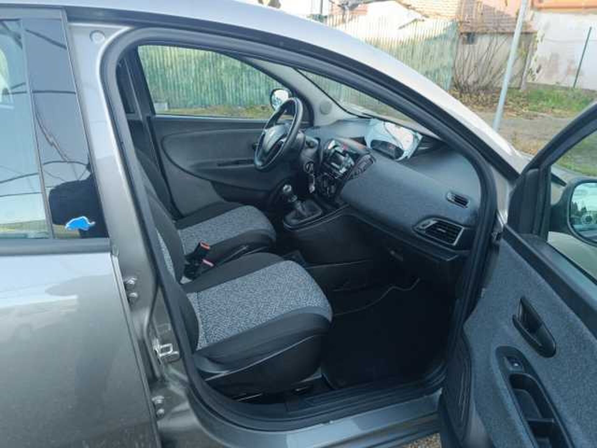 Lancia Ypsilon 1.2l - Grigio scuro